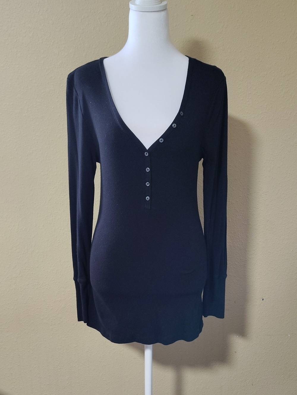 Old Navy Henley Ribbed Knit Stretch V Neck Long Sleeve Top Size M Y2K Bella Swan